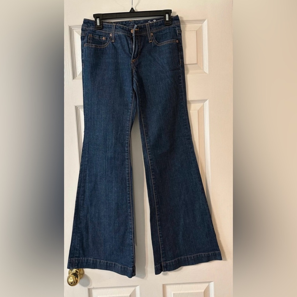 Seven7 wide leg Dark Blue Flare Jeans are a size 28.